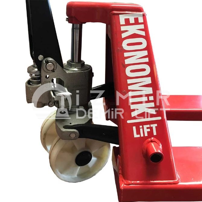 What Should You Pay Attention to When Choosing a Pallet Truck?