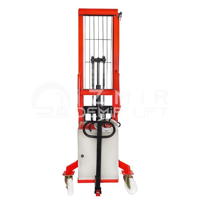 Efficient Use in Storage Areas: Optimize with Izmir Demir Lift's Semi Electric Stackers